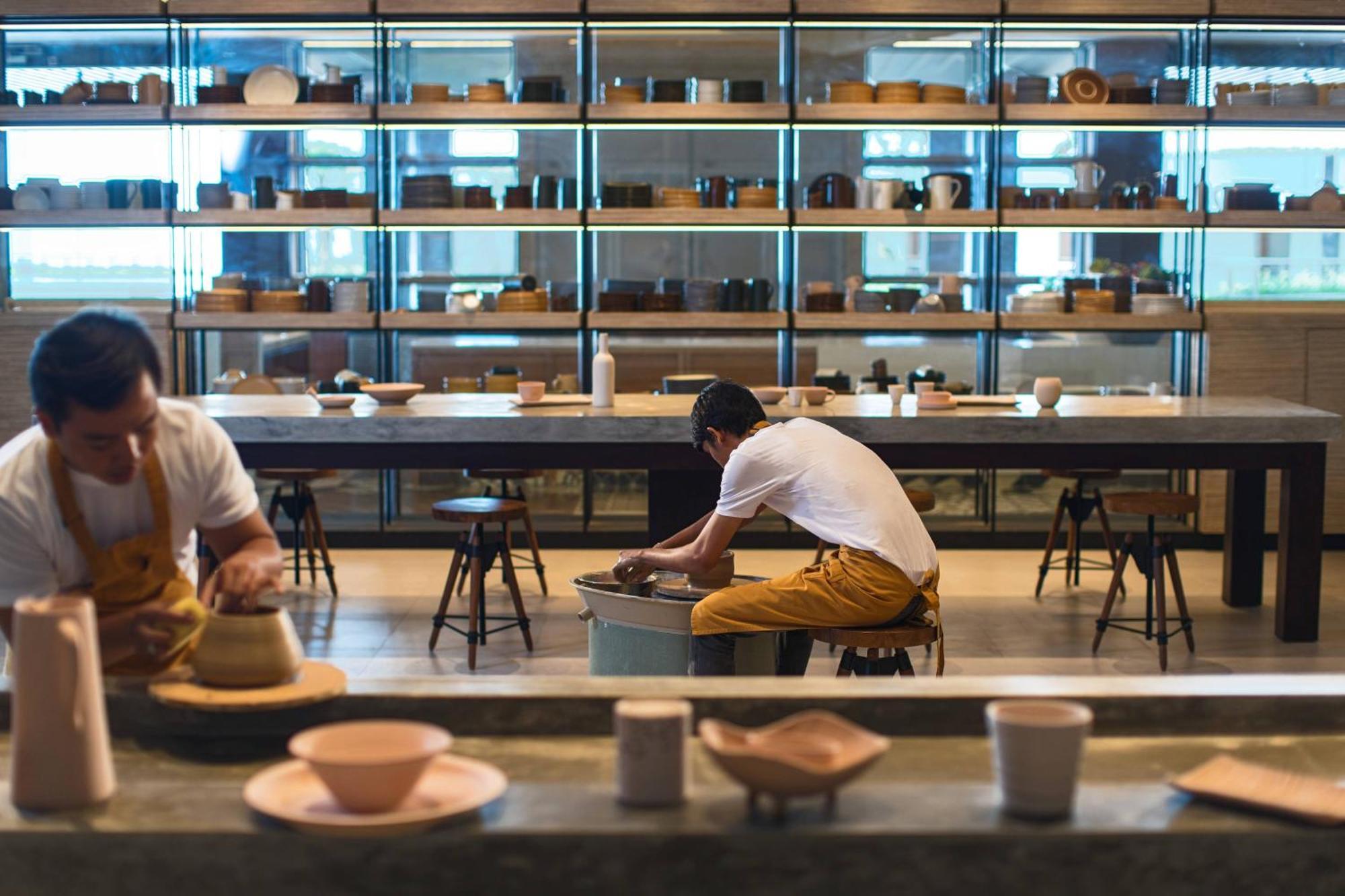 Renaissance Bali Uluwatu Resort & Spa Ungasan Exterior foto Pottery studio at the National Museum of Singapore